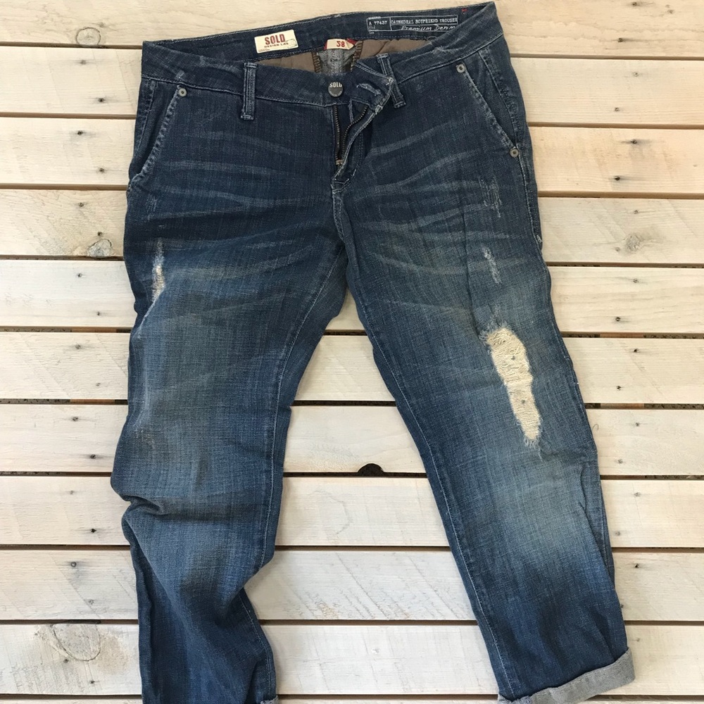 Relaxed boyfriend style jeans. Worn once!